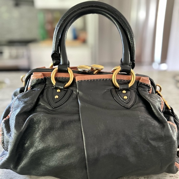 Marc Jacobs Authentic Smooth Leather Black/Tan Contrast Trim Safety Pin Bag - Picture 2 of 15